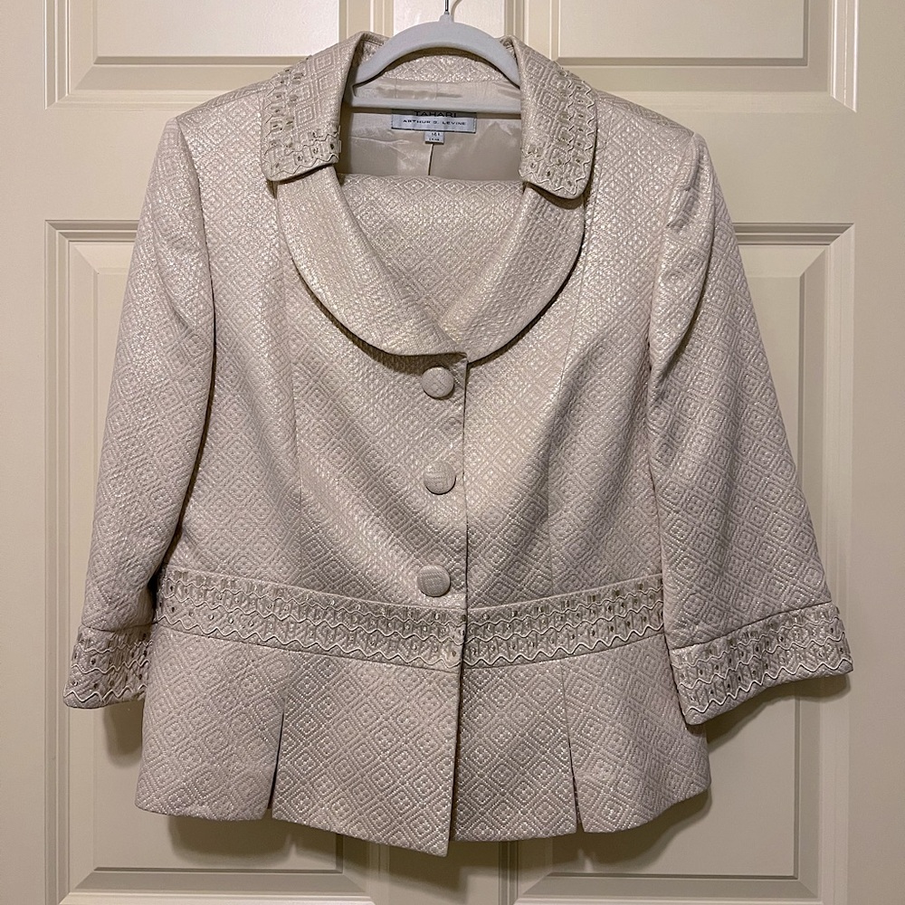 Tahari Cream & Gold Shimmer Skirt Suit *TAILORED—SEE DESCRIPTION 4 MEASUREMENTS*